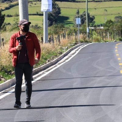 Licenciado en comunicación digital | Estratega de Marketing Digital |
Bajista | Psicólogo de memes.