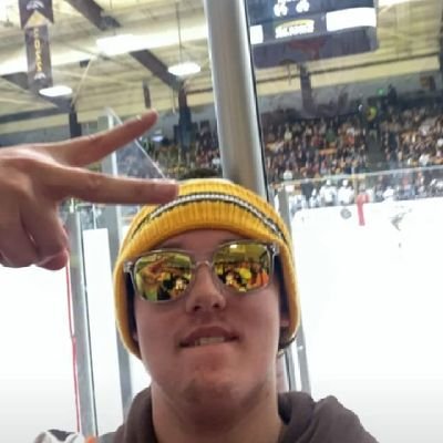 Just a broke college kid who loves Bronco hockey | @lawsonlunat1cs | Sports Management