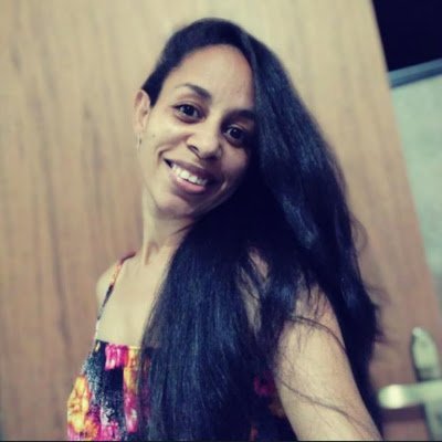 ClaudiaBomfim07's profile picture. 