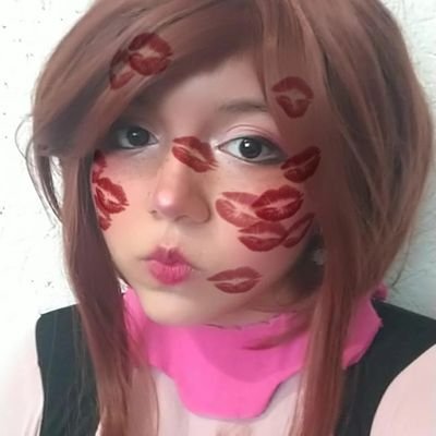 cosplayer, dibujos y chisme(? no sé
ni siquiera se usar Twitter jajaj help