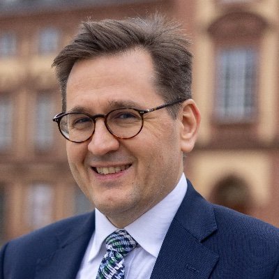 Professor für deutsches und europäisches Wirtschaftsrecht an der Universität Mannheim. Toleranz, Werte, liberal UND sozial. Das geht!