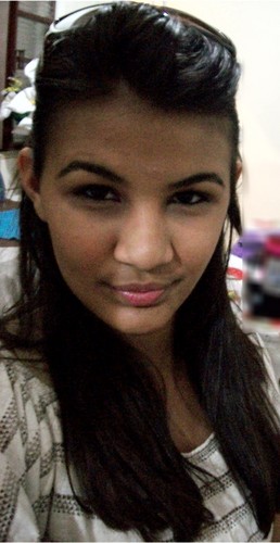 Sou alegre,maluquinha,divertida,sincera,etc..Aqui ñ da para me descrever por inteira!
