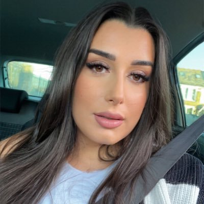 arzuhurum's profile picture. 