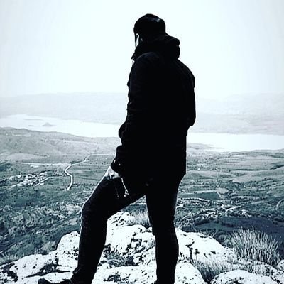 Öyle sen ben gibi sıradan biri. Fanatik bir Beşiktaş taraftarı. “kolay değil, kolay olmamalı, kolay demedik zaten..”
Bahriyeli ⚓
Gakkoş 🔴⚪
illede vatan👊