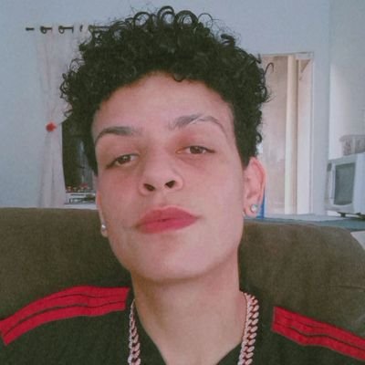 iaesimon's profile picture. pau no cu da burguesia