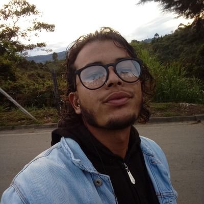 Miguelweed007's profile picture. Todos mis tweets son partes de canciones... Pero algunas me las invento yo