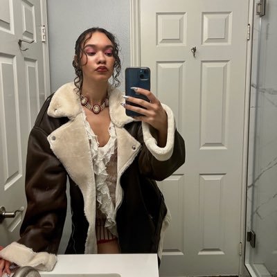 m00dybittie's profile picture. she/her