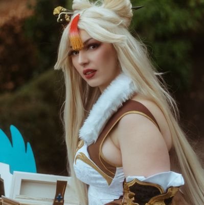 Pro procrastinator ~ ✨ 
Cosplay & Twitch ~ 💜
I do everything with Chickie Nuggie & Ganymede! ~ 🐰
👉 https://t.co/qR0KbLFyQ9 👈