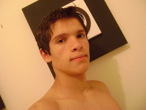 Achas que me conhece por isso falas de mim.. mas o único que realmente me conhece é Deus ;D