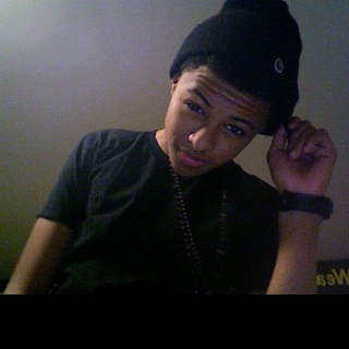 BiebersMinaj's profile picture. We love Justin Bieber so we made a twitter for him. We're Random at times. And speak our mind. Just follow us you'll find out for yo'self. Or you'll get shanked