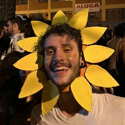DellaTonho's profile picture. Arwirwanha -
O céu da lindo e o café ta quente