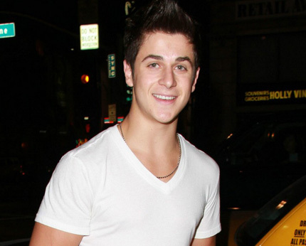 daviHhenrie's profile picture. Click that follow button please!!!