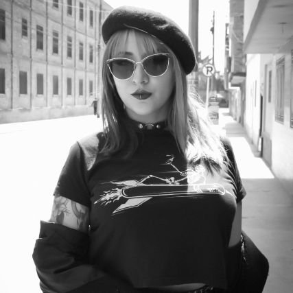 Realizadora Audiovisual , fotógrafa, amante del arte  . 
Cineasta 
Modelo dibujo y fotografia. 📷🌙💙