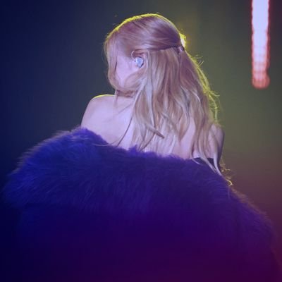 liliesntea's profile picture. as vezes eu escrevo porcarias