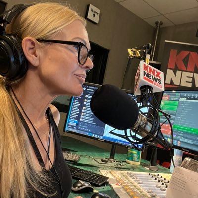 テレビ Emily WornOnTV: Emily's checked bra top and black blazer on Emily