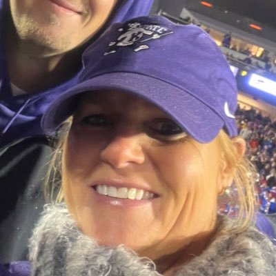 emitchell22's profile picture. 