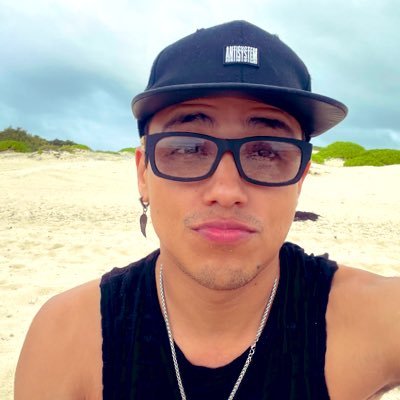 Solo , triste y abandonado pero soy lo que soy , le entras.