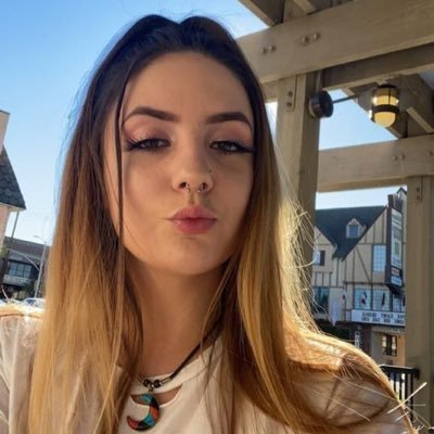 DoraVerona's profile picture. 