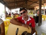 sou um cara tranquilaçooooo, bem humorado e musicallllllllllllll, vivo minha vida levando na  valsaaaaa.