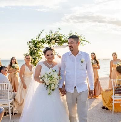 - Oficial Judicial del PJF - Esposo de Luisa Hdezvela-Papá de Aria - Músico - Seguidor de Jesús