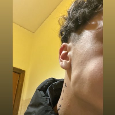 zebbiii19's profile picture. tap to chat
