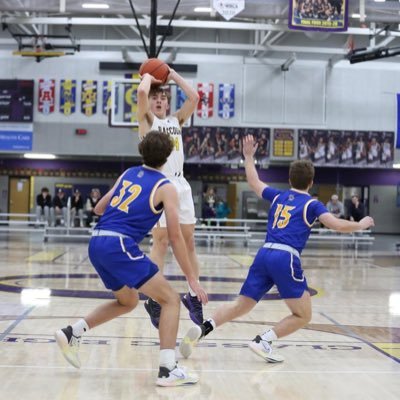 Oconomowoc HS | CO 2024 | 6’0 170 PG | 3.7 GPA                                                                     trevormoz24@gmail.com