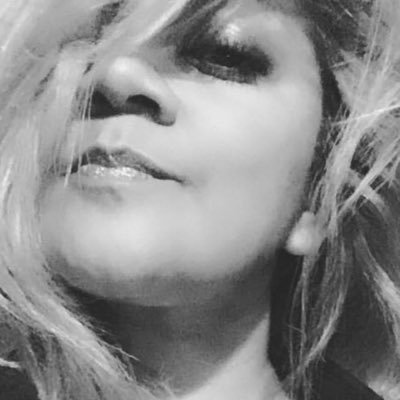 Philosopher, writer, singer, bass player, editor, cofounder @pulquefeminista, #QueenOfBastards ♛