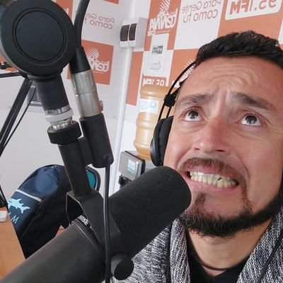 Productor de radio y televisión, ex notero de farándula. ANIMADOR DE EVENTOS, PAPÁ DE UNA PRINCESA 👸👨‍👧 CARPEDIEM 
nuevo por acá en Twitterlandia