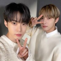 고독한 어쩌구(@2D1X3R3) 's Twitter Profile Photo