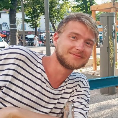Prof de SES au lycée d'Albert. Militant à SUD Education.