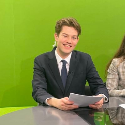 Newsreader and Multi-platform Reporter @bbcnottingham 🎙️📻👨🏻💻🖥️ Got a story? email harry.stevens@bbc.co.uk | Young at Art Podcast Host 🖼️