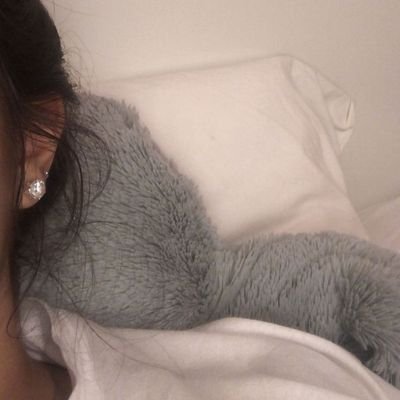 3Rouane's profile picture. Solitaire comme le ciel qui inclut tout le monde et personne ne l'incluta☁️