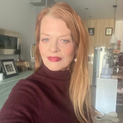 elimairead's profile picture. 