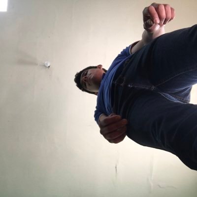 Alejand61597584's profile picture. Zurdo, alto, complexión delgada, chino y buena onda🤘