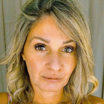 CintiaPereira07's profile picture. Não me conformei com esse mundo... então resolvi transformar o meu 🚀💥