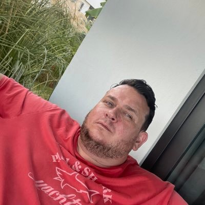 pezzzzzaaaaa's profile picture. 12th generation relative of HRH 3rd earl of Cambridge Richard of Conisbrough, A port swiging, pate scoffing, Cuban smoking accomplished Yorkshire gent.