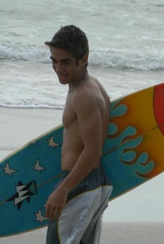 A gente que enfrenta o mal, quando a gente fica em frente ao mar, a gente se sente melhor..  ;]