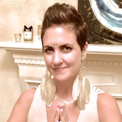 Empowerment Mentor, Ritualist, Portal Priestess Oracle, & Sacred Journey Guide for women & couples seeking more depth & juiciness in life, love & relationship.
