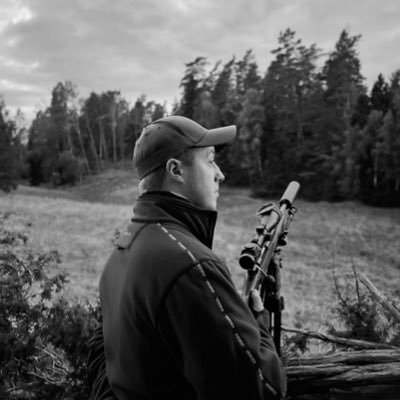 fälttekniker på Swecon i Södertälje. jägare och hobbylantbrukare. Hyfsat hög grundgas.