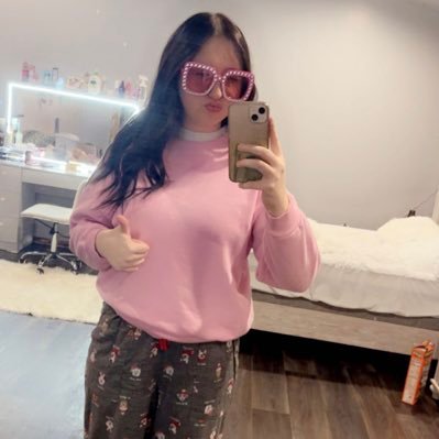 keeleyblair8's profile picture. lol