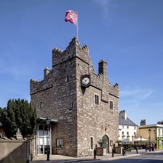 1390s Castle: Popular Visitor Attraction with Professional Guides & Costumed Actors on Guided Living History & Literary Tours, Walks & Events. RCN: 20026363