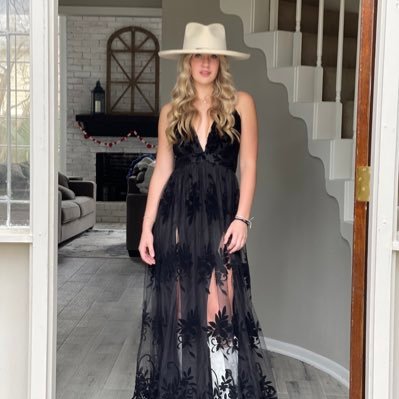 barnard2026's profile picture. Kingwood High School | CO 2026 | 4.9 GPA | 100M 300M Hurdles | High jump | Triple Jump