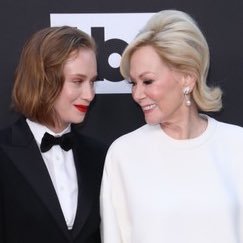 30ās/bi/figuring it out. Mainly just stanning Jean Smart.