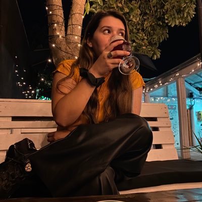 Lectora, con opinión e historia. 30. Colocolina 🤍🖤 . Abogada ⚖️. No le respondo a los bots. 💜