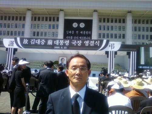 전)청와대(김대중대통령) 공보비서관/춘추관장,17대국회 국회의장 공보수석(노무현정부),전)동아일보프랑스특파원/정치팀장/노조위원장, 전)문화부 게임물등급위원장(차관급), 현)우석대/군산대초빙교수,  「언론개혁」을 필생의 과제로 여김ᆞ