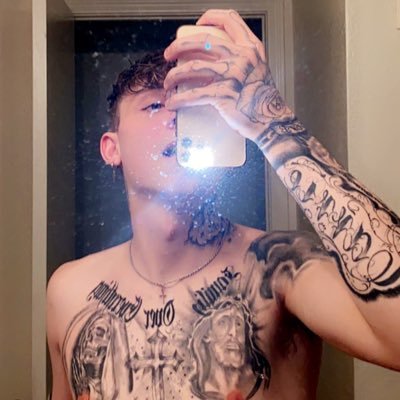 EthanJackson88's profile picture. 19🍯