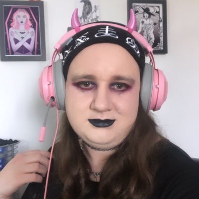 trans | alt girl | ace | plus size | variety streamer | organiser of @SweatintheFog (she/they) | streams every sat & sun