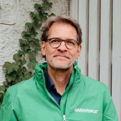 Greenpeace e.V., vom Leiter Politik in Berlin zum Zugroasten in München mutiert, Leiter Landesbüro Bayern. 
https://t.co/BZnu0vDBvz