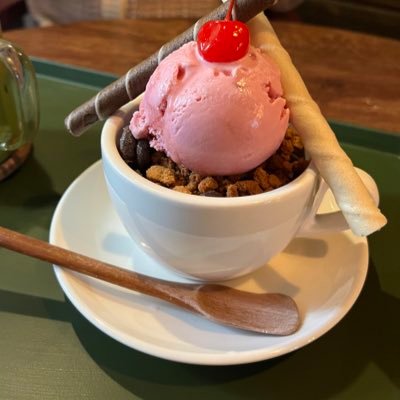 _wangstrawberry's profile picture. 본계가 업어요 흑흑 제발 받아주세요 정말 감사합니다