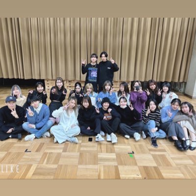 神戸学院大学K-POPダンスサークルです🕺主に水・土曜日、KAC11号館下で活動しています!!--卒業生42人、新3回生5人、新2回生11人のメンバーがいます😊--ダンス未経験も大歓迎!!K-POP好きな方は是非!!📥ご依頼、質問はDMでお願いします📨